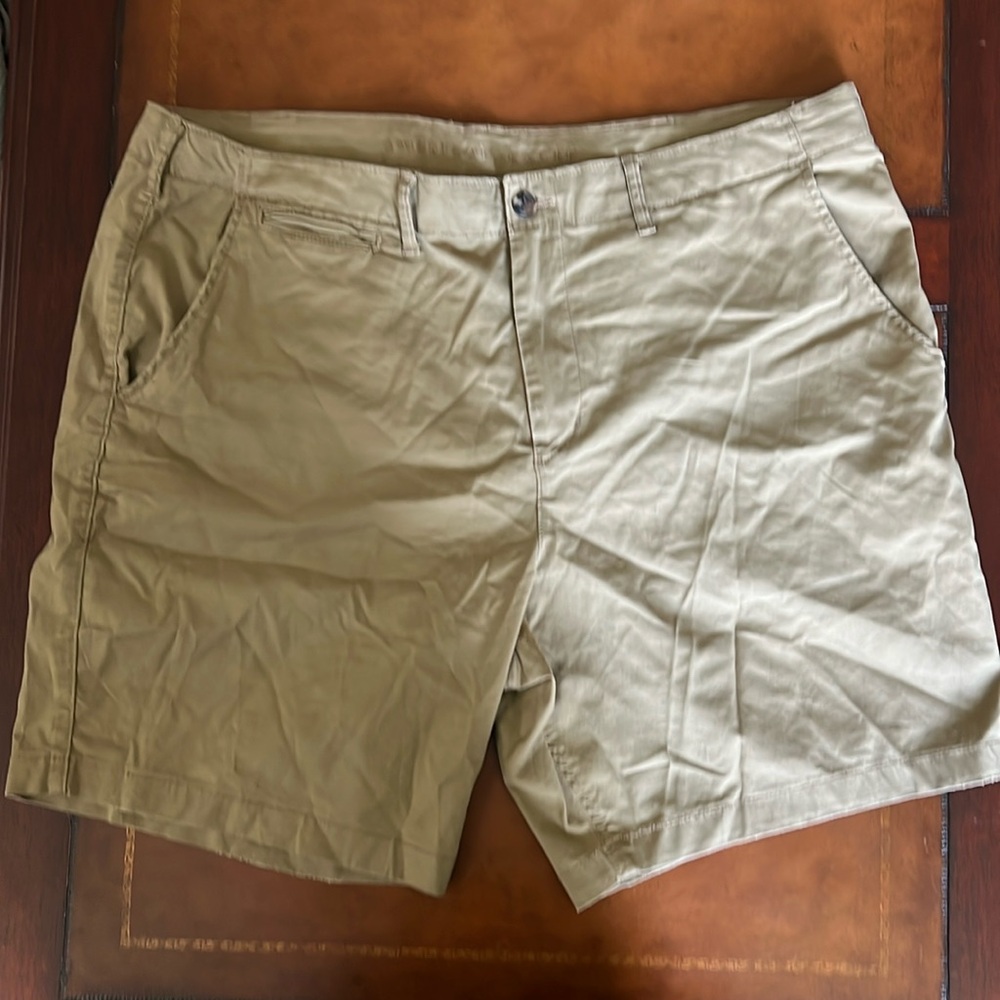 Men’s size 42 American Eagle khaki shorts